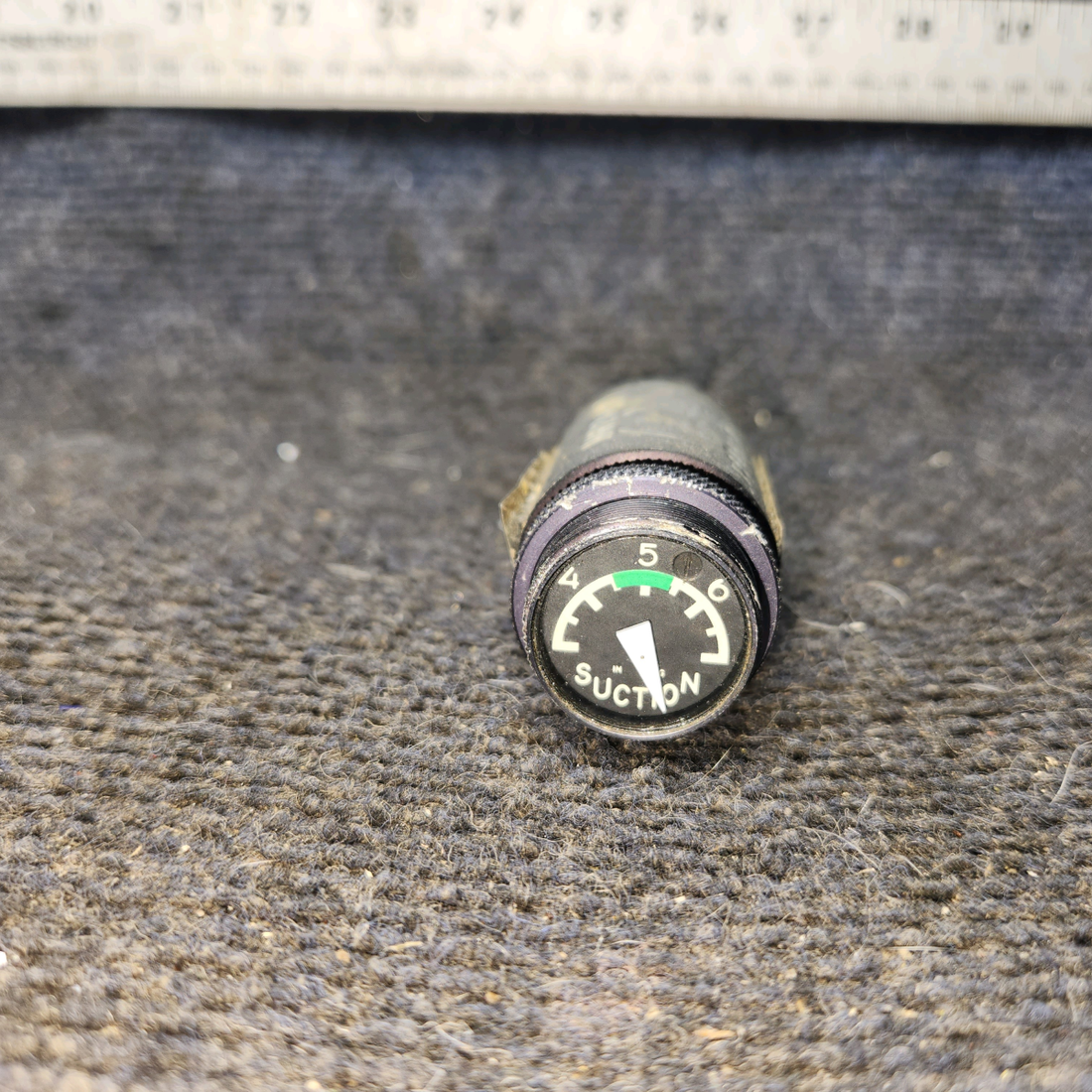 Used aircraft parts for sale, 09007-0117 Aerosonic cessna 172N Suction Indicator