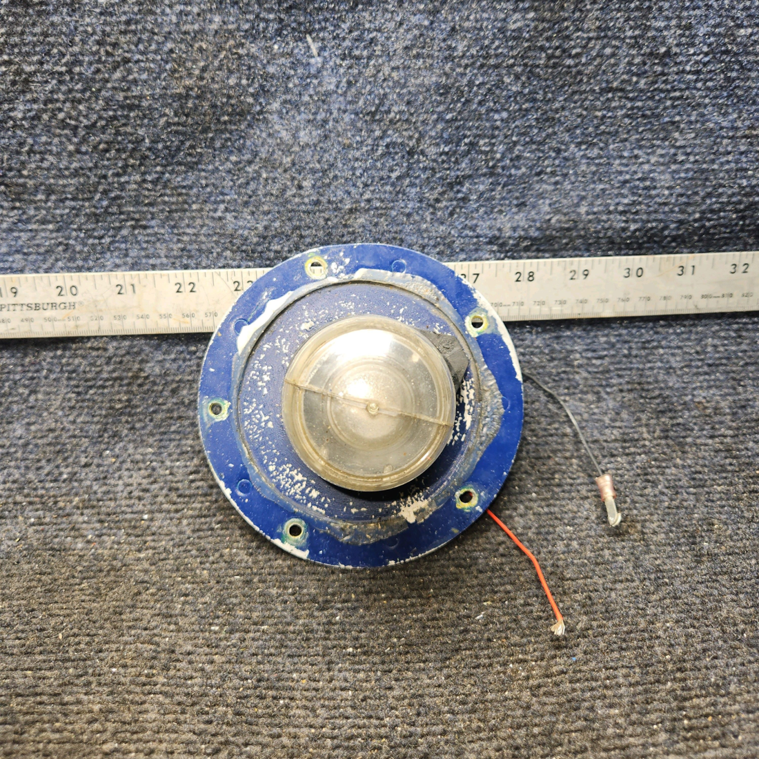Used aircraft parts for sale, 757-762 Whelen PIPER PA28-140 Fin Strobe Light Assembly – Clear Lens