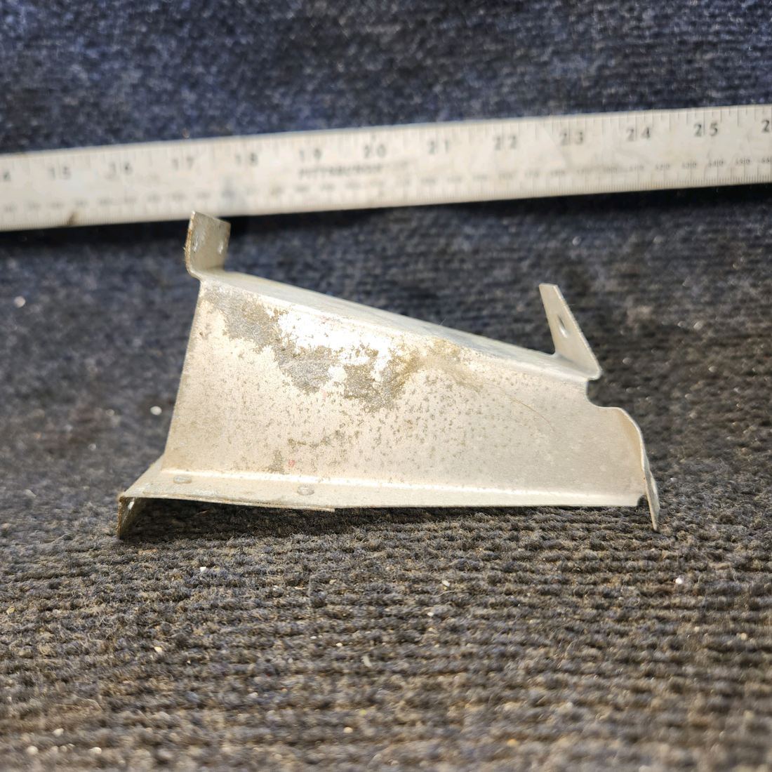 Used aircraft parts for sale, 0700326-1 Cessna 172E LH & RH Rear Seat Vent Brackets