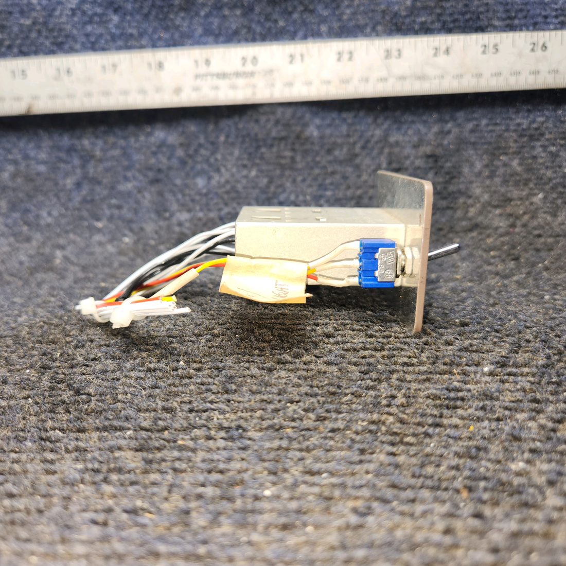 Used aircraft parts for sale, 4766-123 Eaton Beechcraft 95-B55 Beechcraft GPS Annunciatro Swith 28 Volts