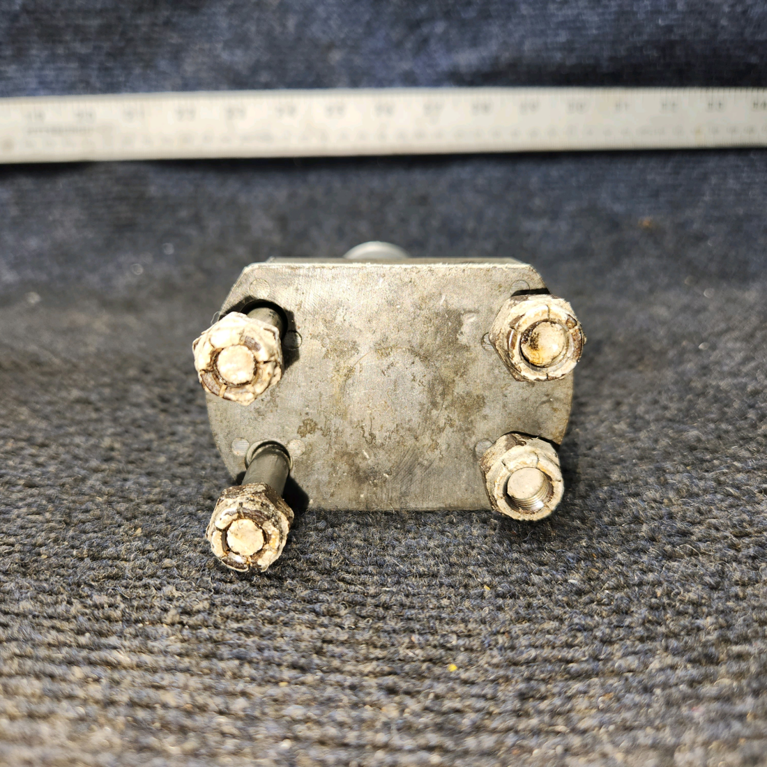Used aircraft parts for sale, 0541124-1 Cessna 172 Main Landing Gear Aluminum Axle w Shims