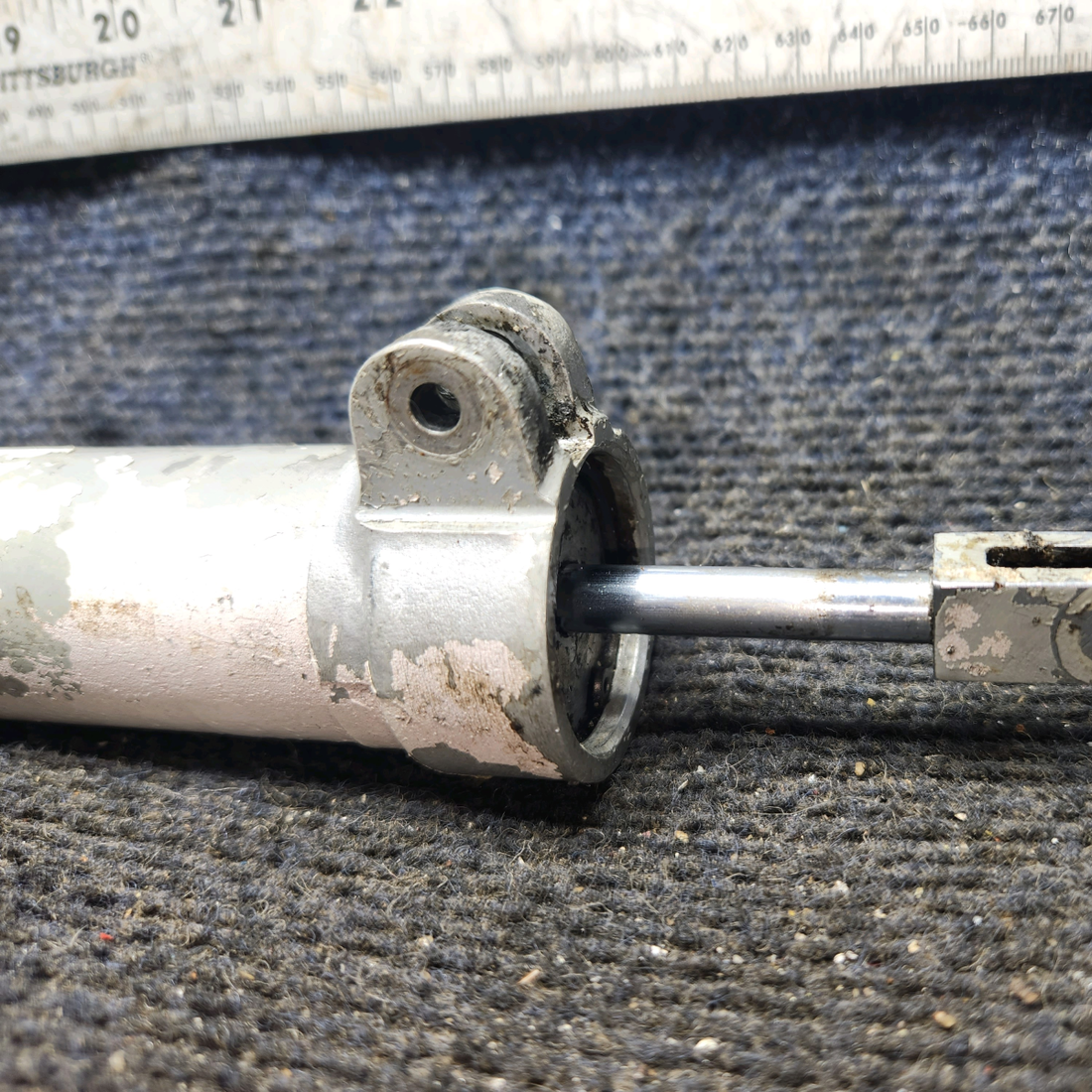 Used aircraft parts for sale, 0542119-1 cessna 150G Shimmy Dampener Assy