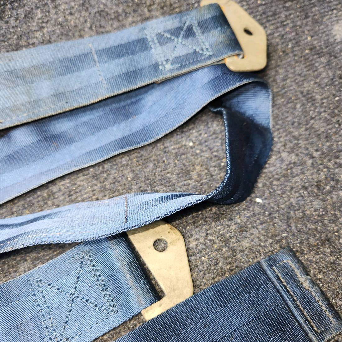 Used aircraft parts for sale, SEAT BELT-SET PIPER PA28-140 PA28-140 Seat Belt Set Pilot-Copilot And Rear Passenger