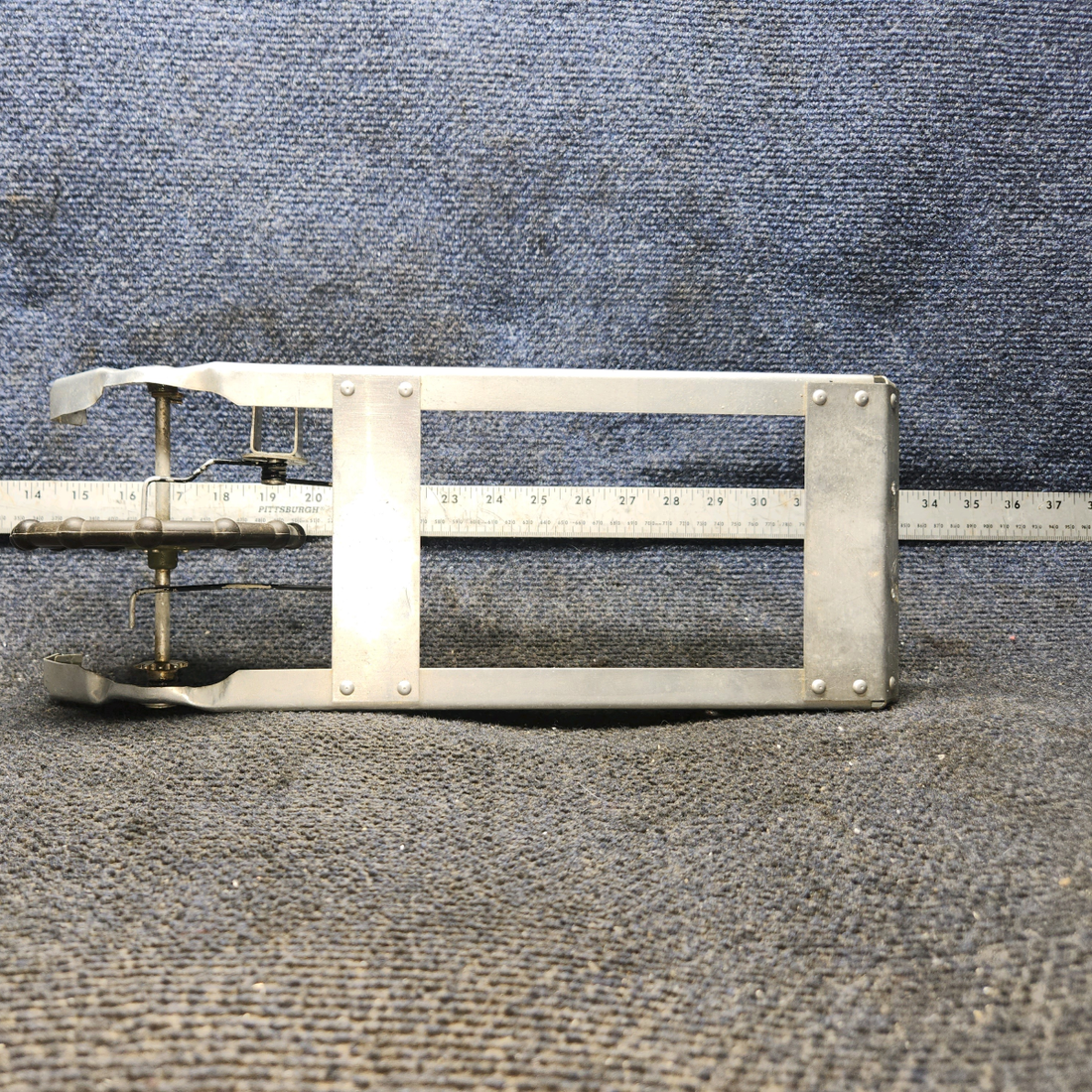 Used aircraft parts for sale, 0460112-1 cessna 150G Elevator Trim Wheel