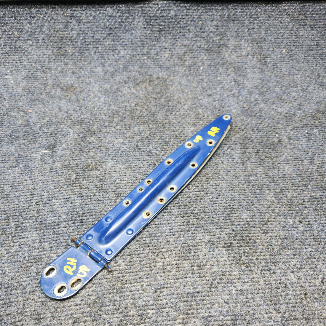 Used aircraft parts for sale, 0511280-2,  0511237-2 CESSNA C172RG CABIN DOOR UPPER HINGE ASSEMBLY RH
