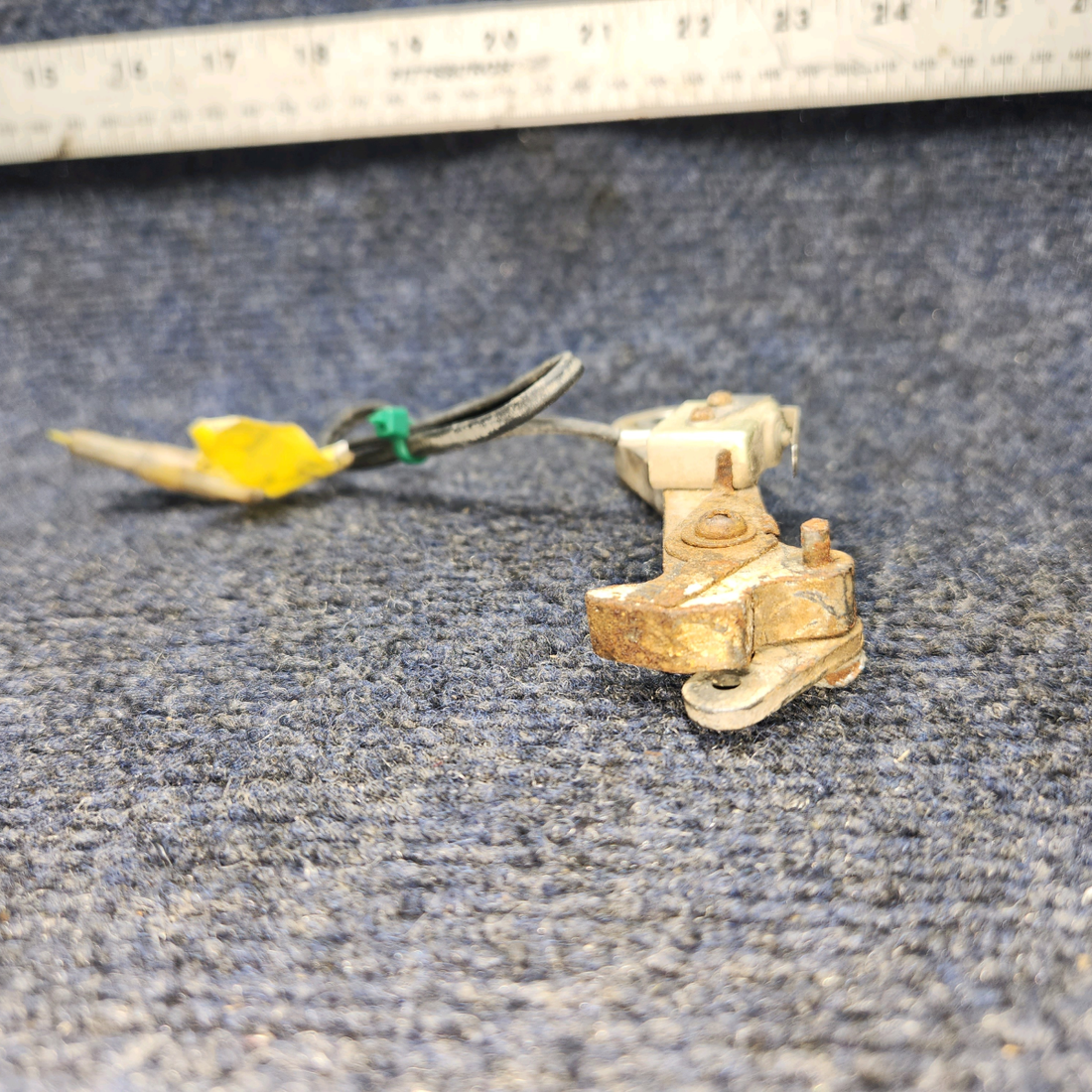 Used aircraft parts for sale, 2241118-1 Cessna 172RG Down Lock Hook Assy And Bushing