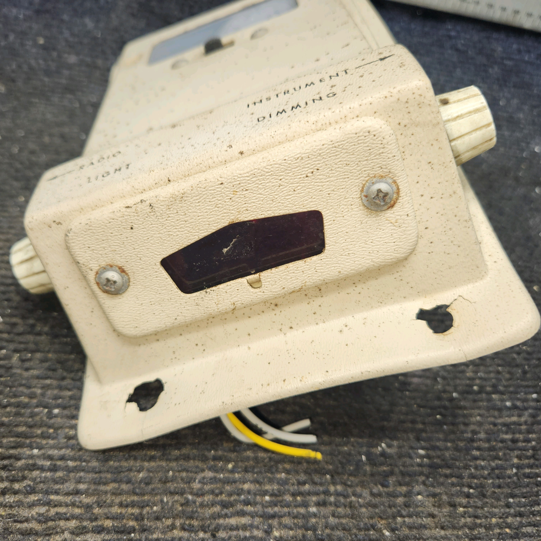 Used aircraft parts for sale, 0511482-9 cessna 150G Dome/Panel Light Cover Assembly