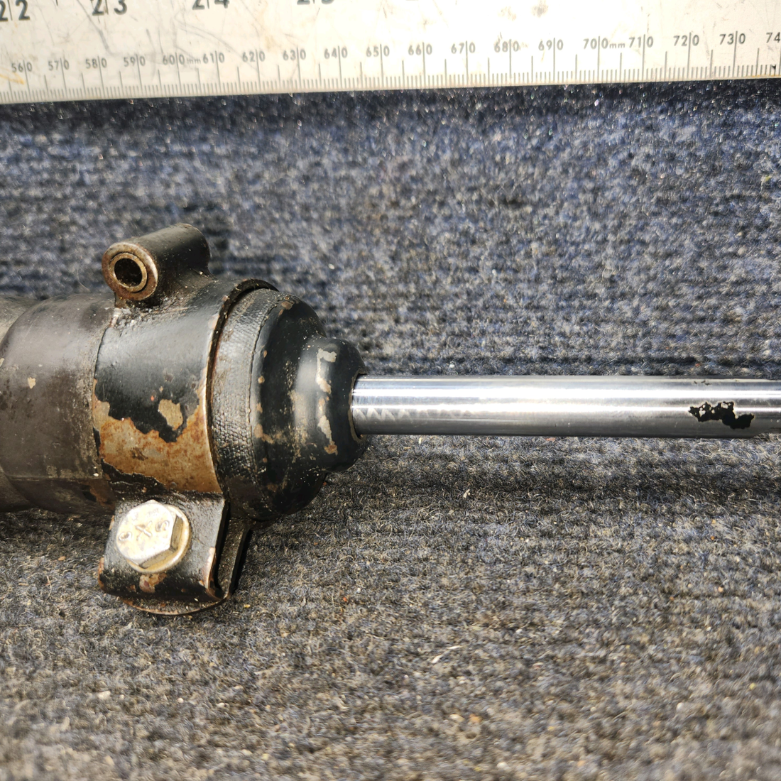 Used aircraft parts for sale, 486599 Maeco PIPER PA28-140 Shimmy Dampener Assembly