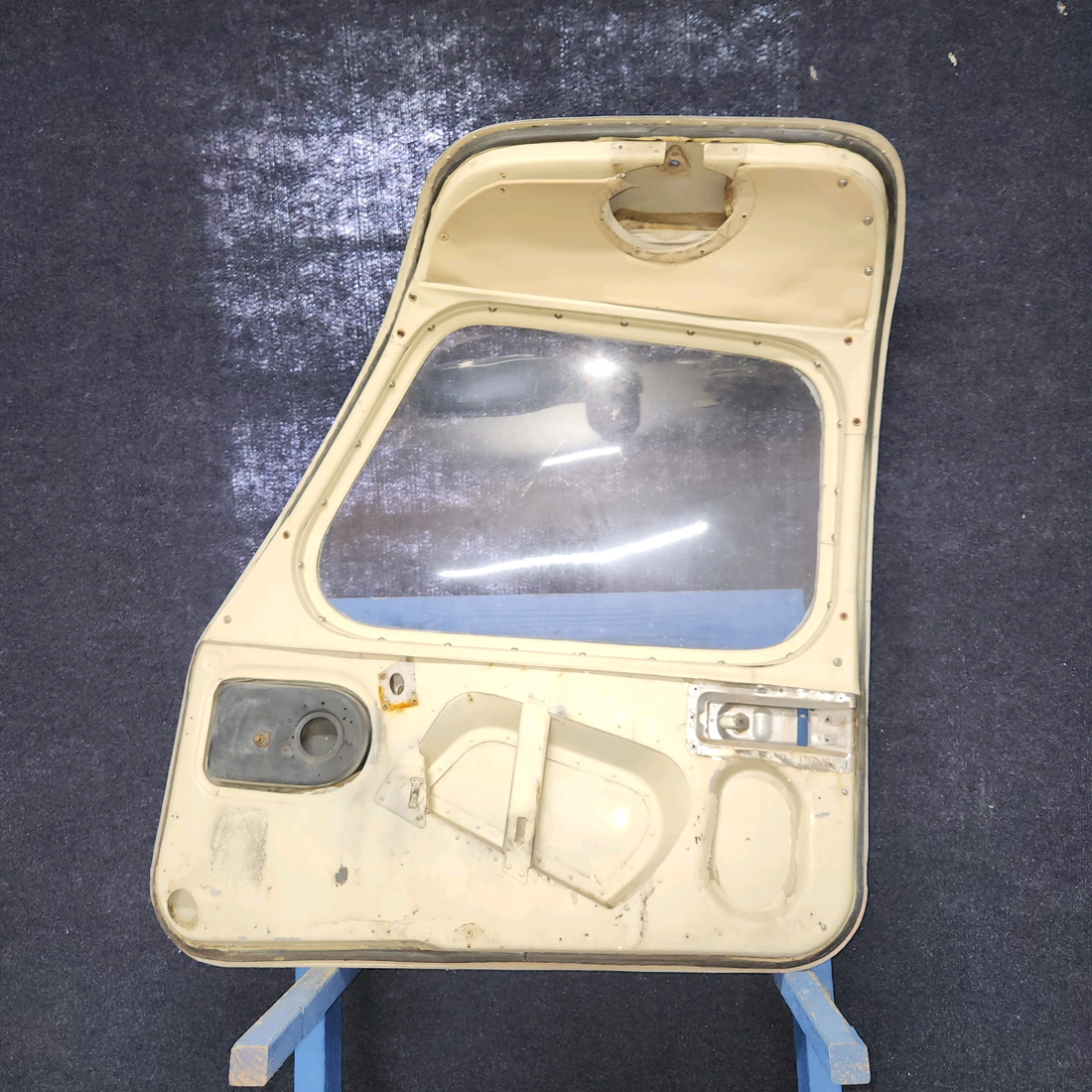 Used aircraft parts for sale, 63006-000 Piper PA-28-140 Door Assembly