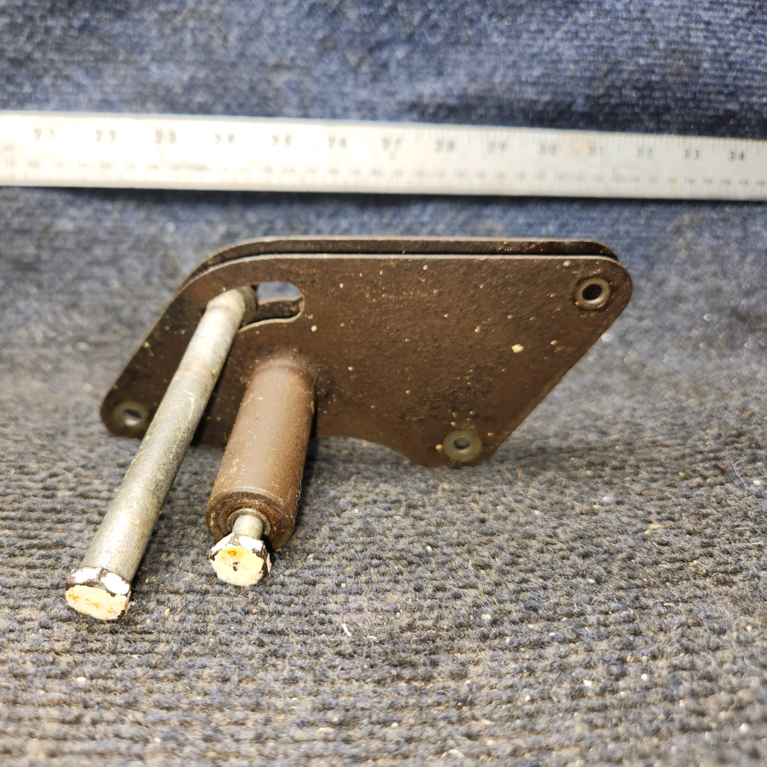Used aircraft parts for sale, 0523223-1 cessna 150G Aileron Bellcrank Assembly – RH