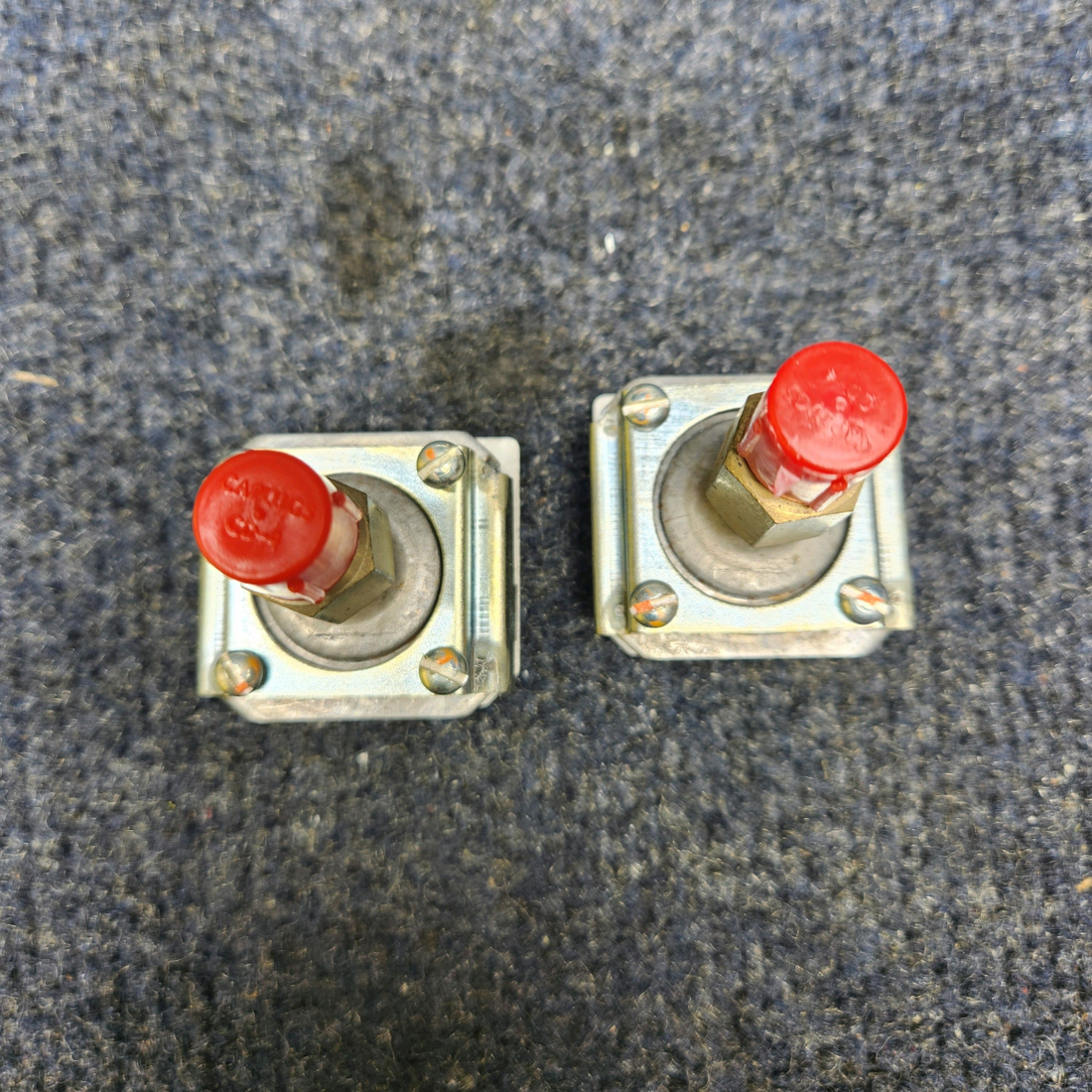 Used aircraft parts for sale, 5-1365B PIPER PA28RT-201 ROCHESTER OIL PRESSURE  GAUGE-MECHANICAL GAUGE. PRICE PER EACH