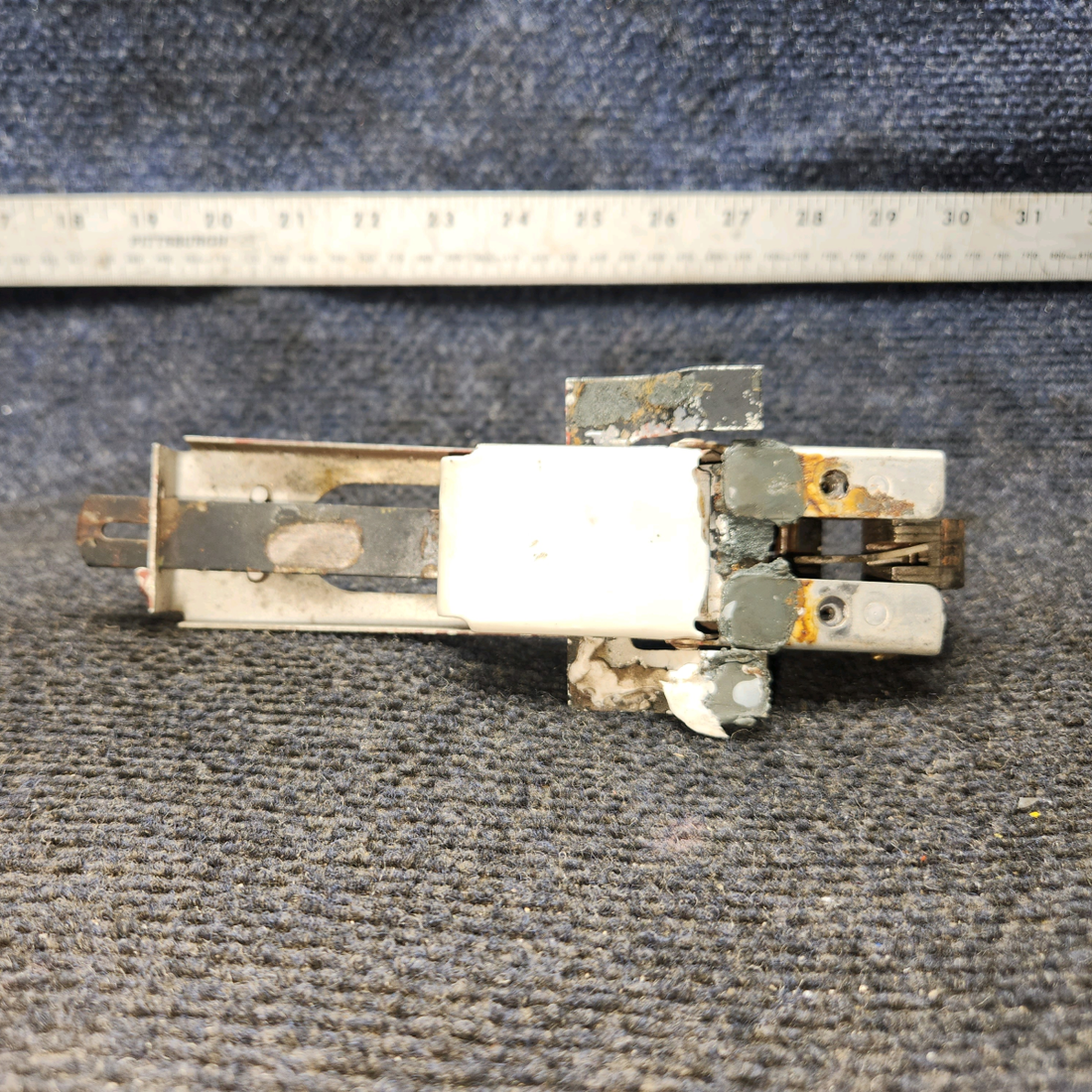 Used aircraft parts for sale, 68188-000 PIPER PA28-140 Cabin Door Latch Assembly