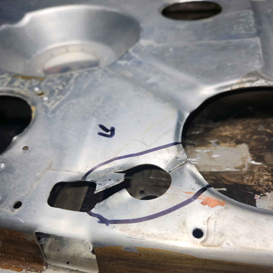 Used aircraft parts for sale, 0711101-33 Cessna 172F Baggage Door Structure