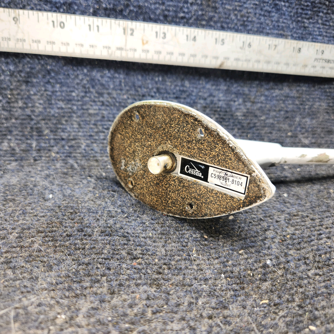 Used aircraft parts for sale, C598501-0104 cessna 172N VHF Antenna