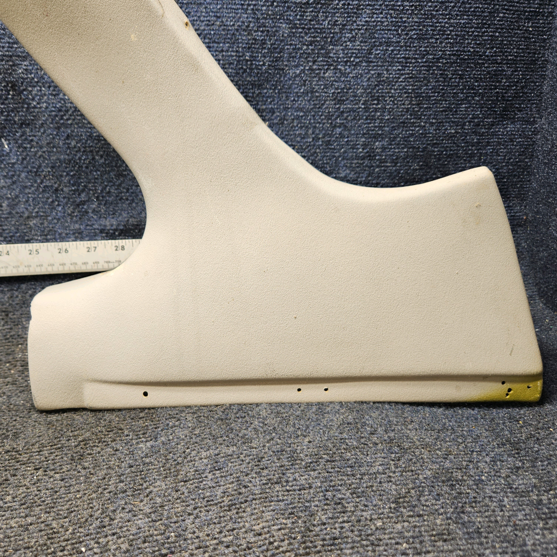 Used aircraft parts for sale, 0515027-10 Cessna 172RG Window Molding – RH