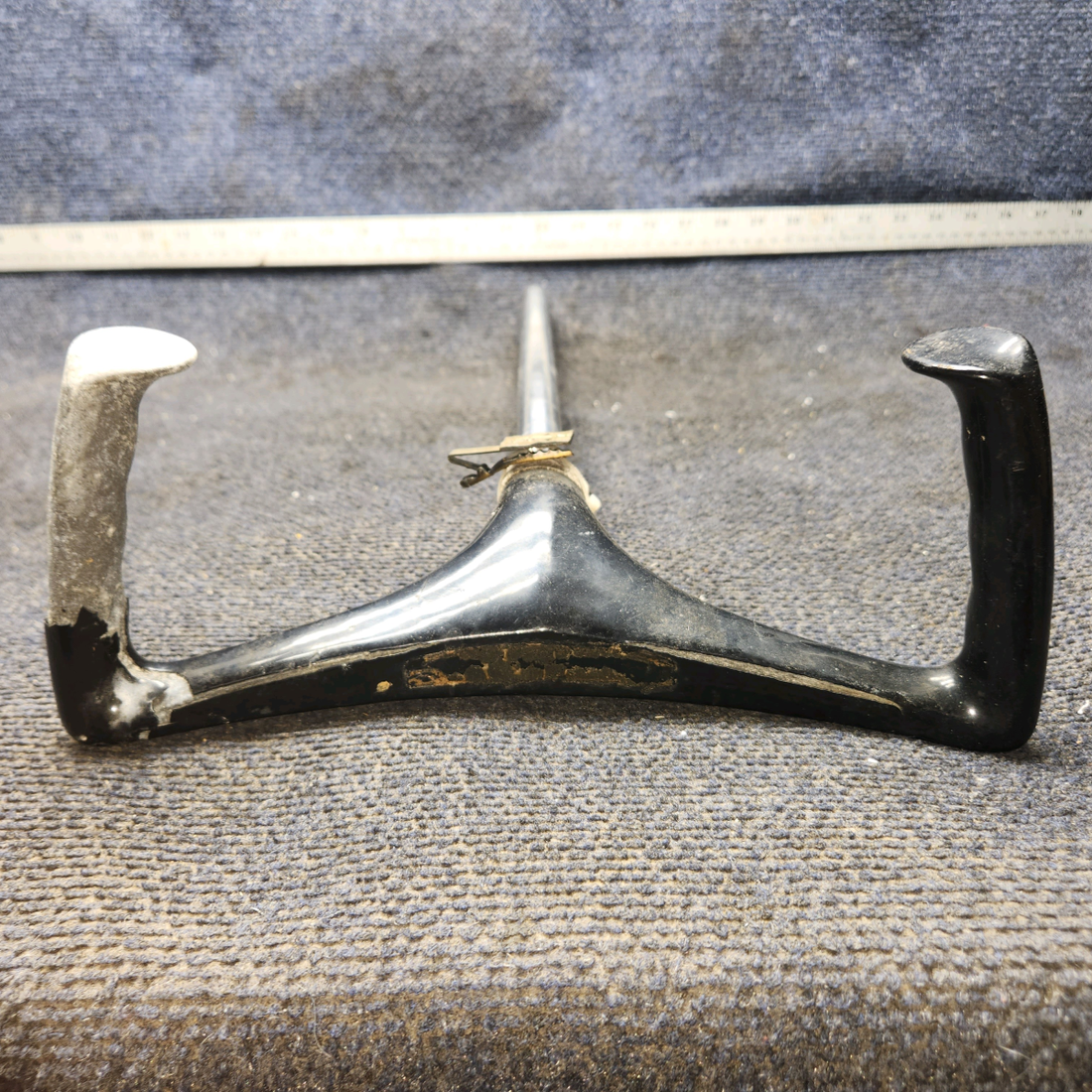 Used aircraft parts for sale, 0513240-4 cessna 150G Control Wheel (Yoke)
