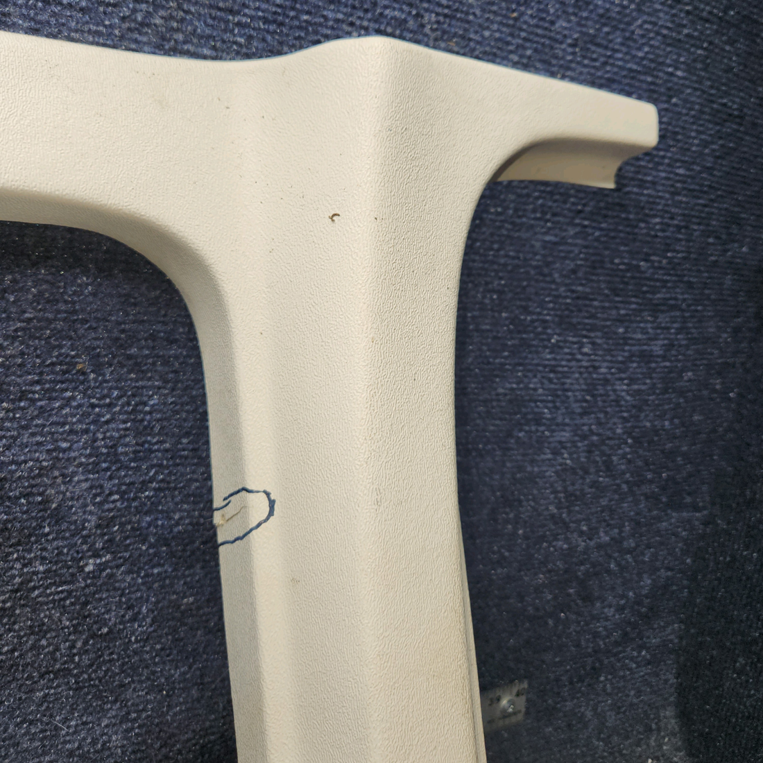 Used aircraft parts for sale, 0515W-3 cessna 172N Window Moulding - LH