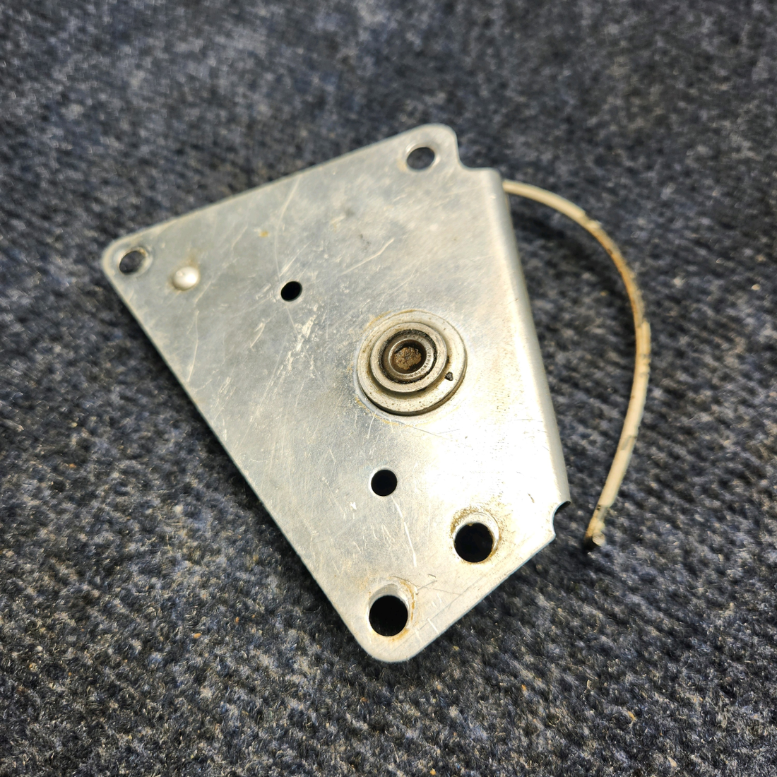 Used aircraft parts for sale, 0713656-1 CESSNA C172RG ELEVATOR TRIM TAB CONTROL WHEEL W/ RETAINER & INDICATOR