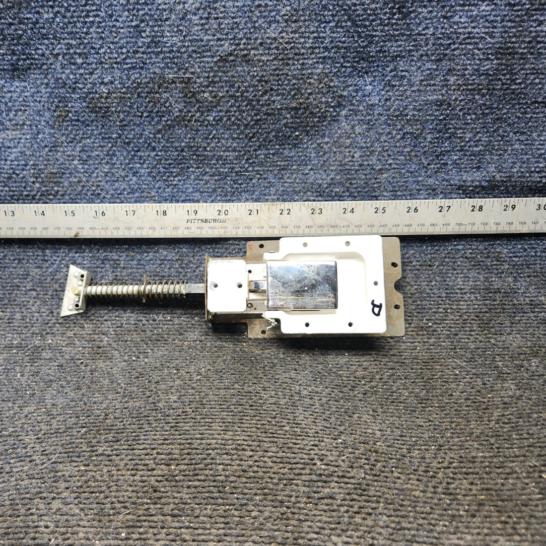 Used aircraft parts for sale, 0517012-4 cessna 172N Cabin Door Latch Assembly – RH