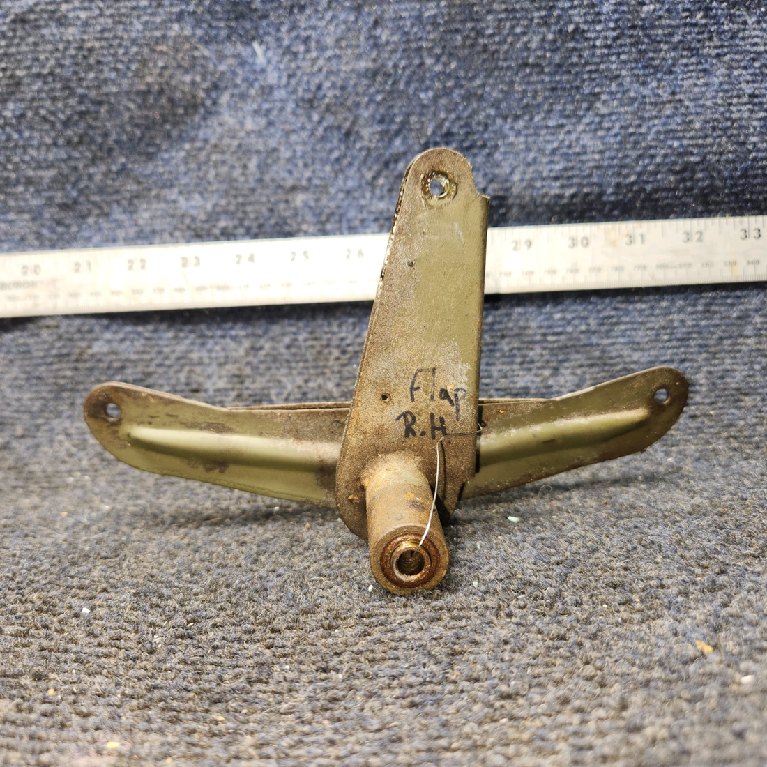 Used aircraft parts for sale, 0523535-1 Cessna 172E Flap Bellcrank Assembly RH