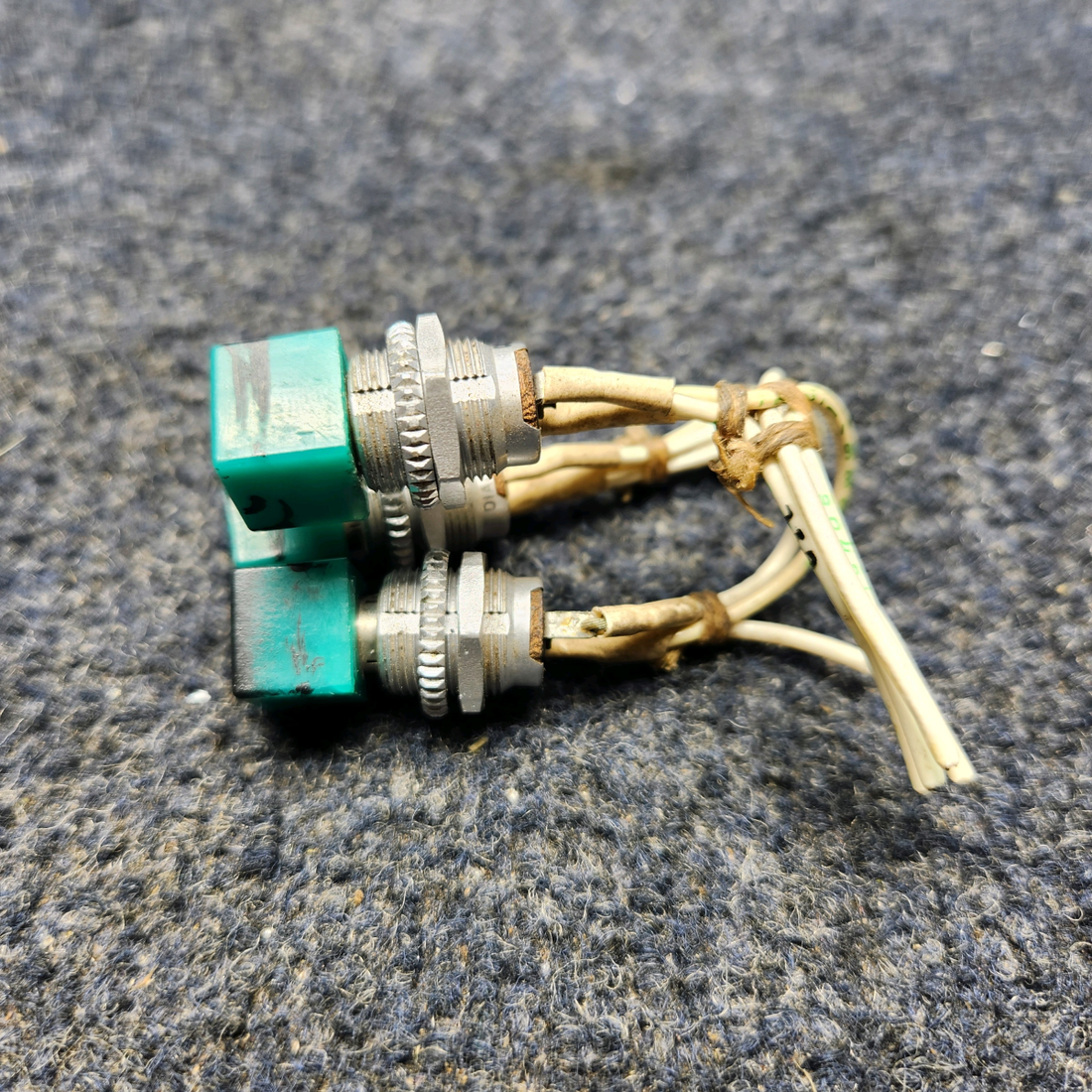 Used aircraft parts for sale, 67422-005, 67422-006 PIPIR PA32RT-300 LANDING GEAR INDICATOR LIGHT SET