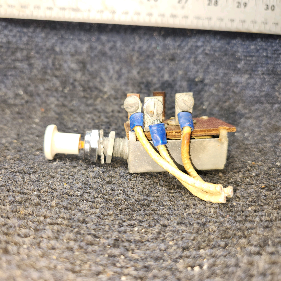 Used aircraft parts for sale, 0713035 Cessna 172 3-Position Landing/Taxi Light Pull Switch OFF/ON/ON