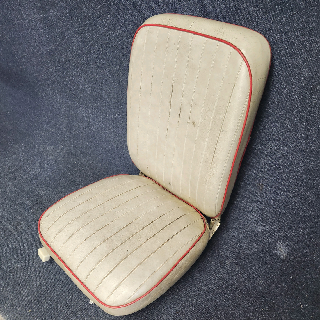 Used aircraft parts for sale, 0400118-90 Cessna C-150J CO PILOT RIGHT SEAT ASSEMBLY CORE