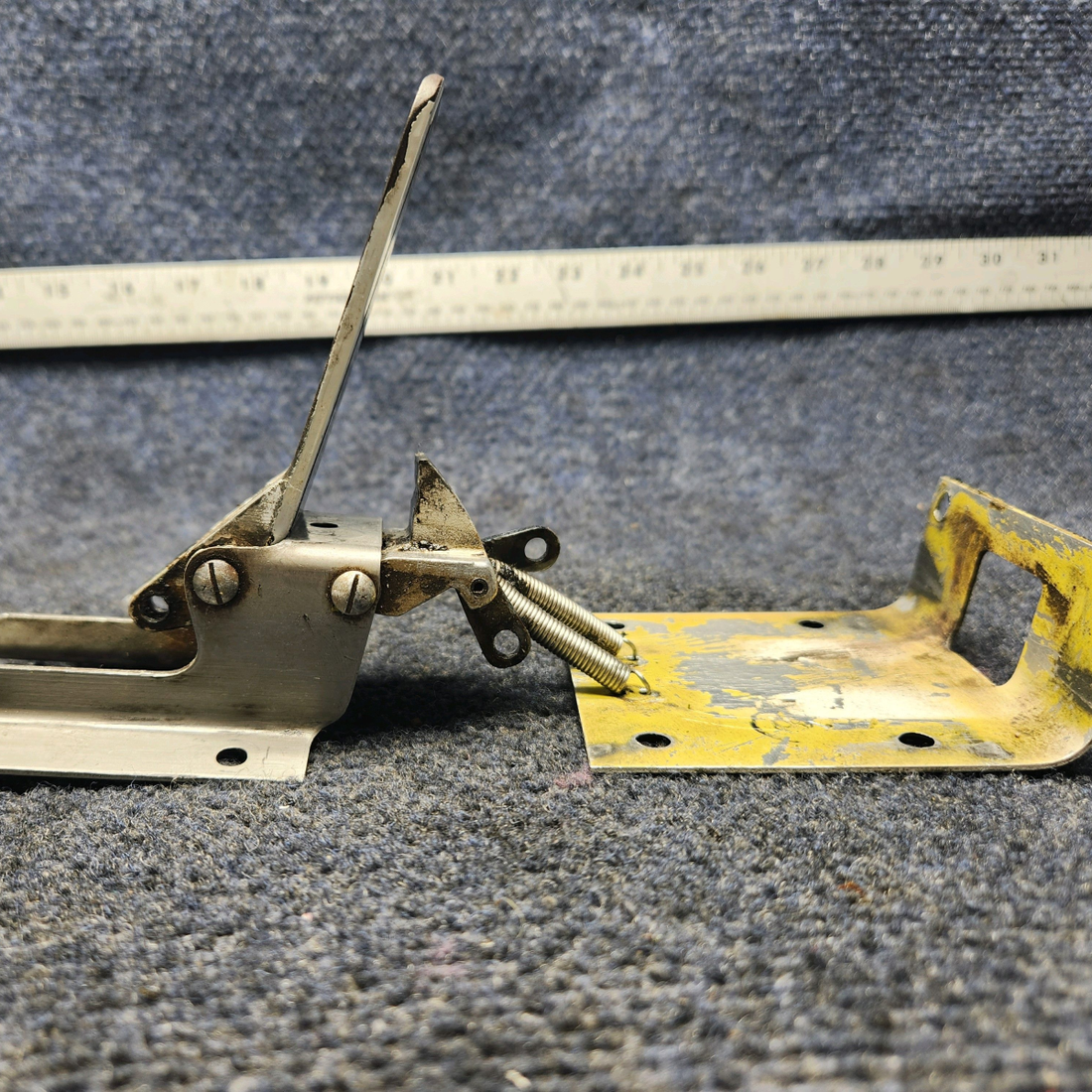 Used aircraft parts for sale, 79515-004 / 79515-035 PIPER PA28-161 Warrior III CABIN DOOR LATCH ASSEMBLY W COVER