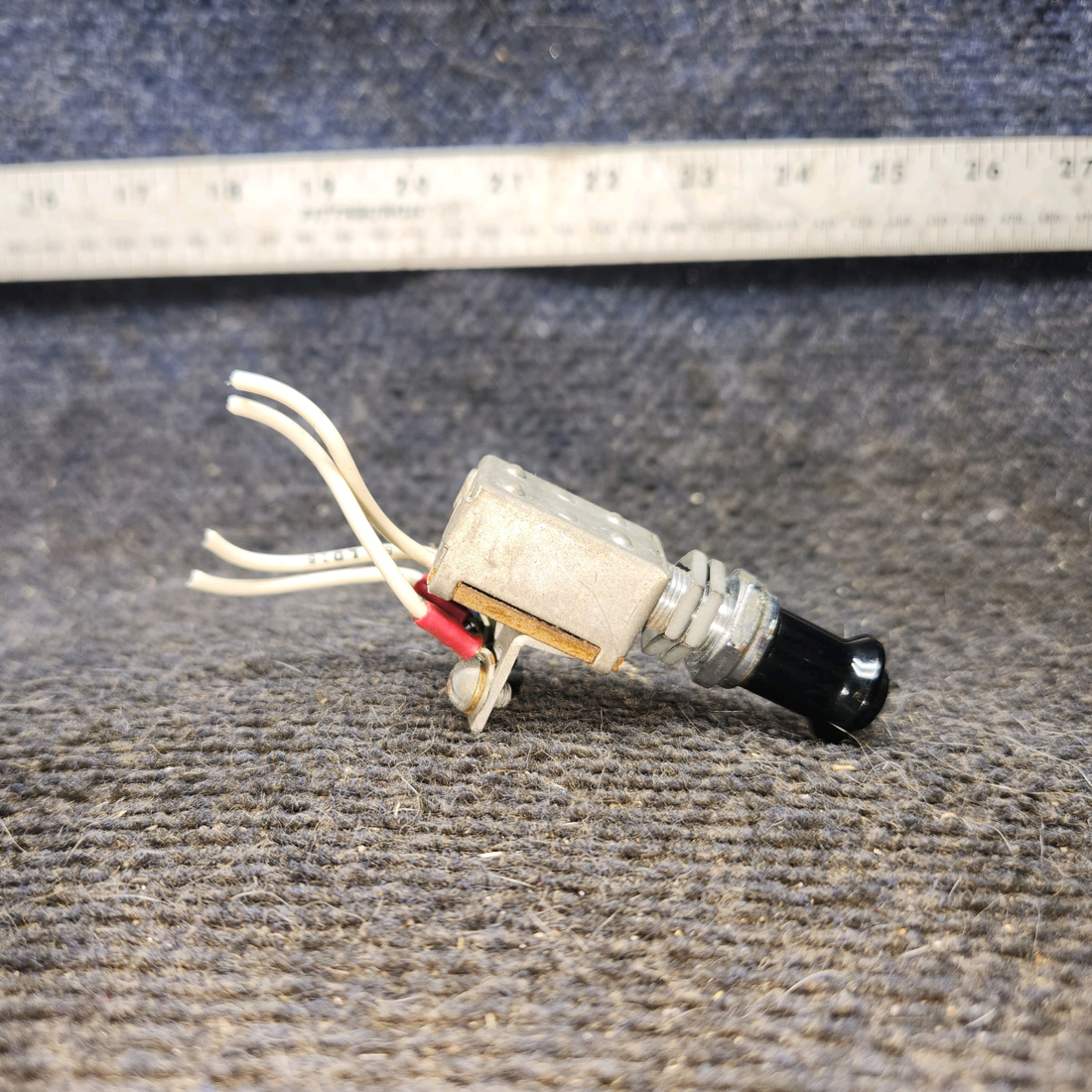 Used aircraft parts for sale, 0713026-4 cessna 172k Navigation Switch Knob Assembly