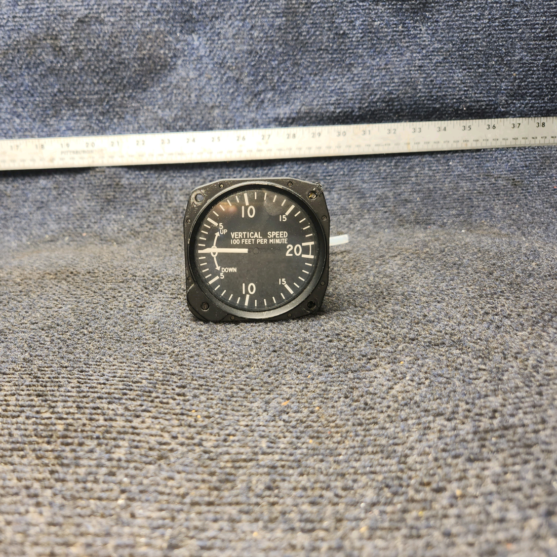 Used aircraft parts for sale, 7000 United Instruments 7000 Cessna 172E Type I Vertical Speed Indicator (Code: C.26)