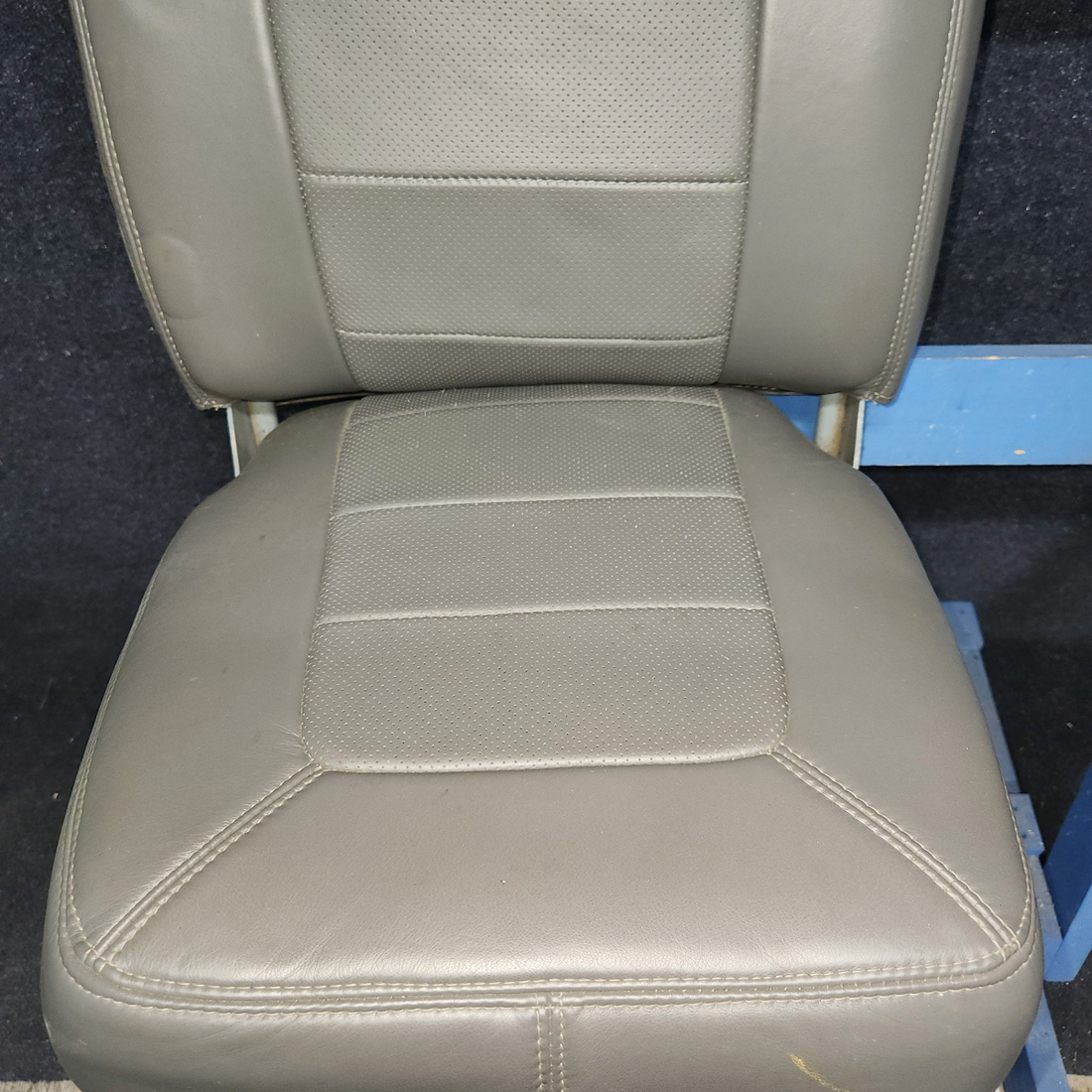 Used aircraft parts for sale, 68061-002, 63443-000, 68067-000 Piper PA-28-140 Front Seat Assembly