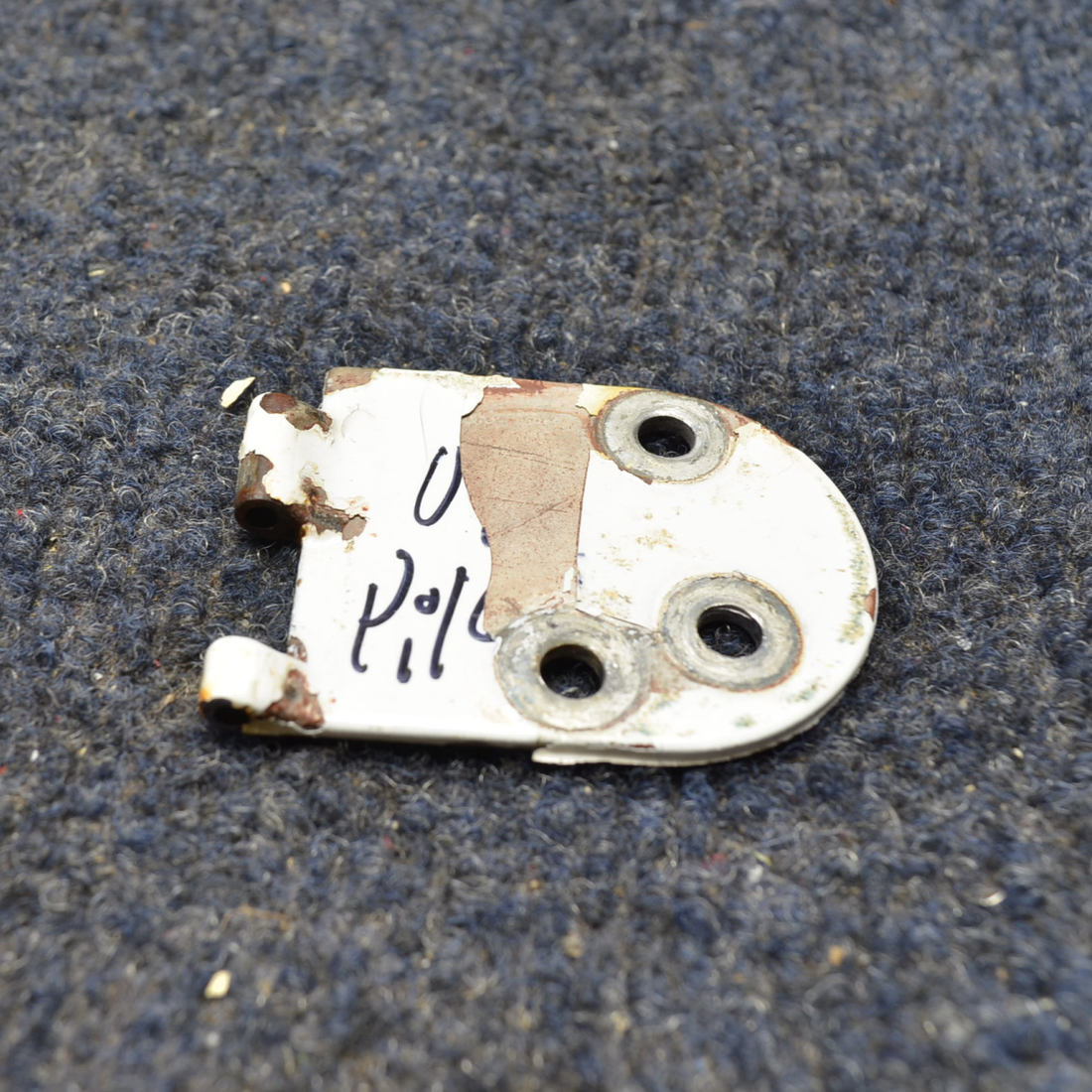 Used aircraft parts for sale, 0511237-1 Cessna C175 CABIN HINGE ASSY UPPER LH HALF PILOT