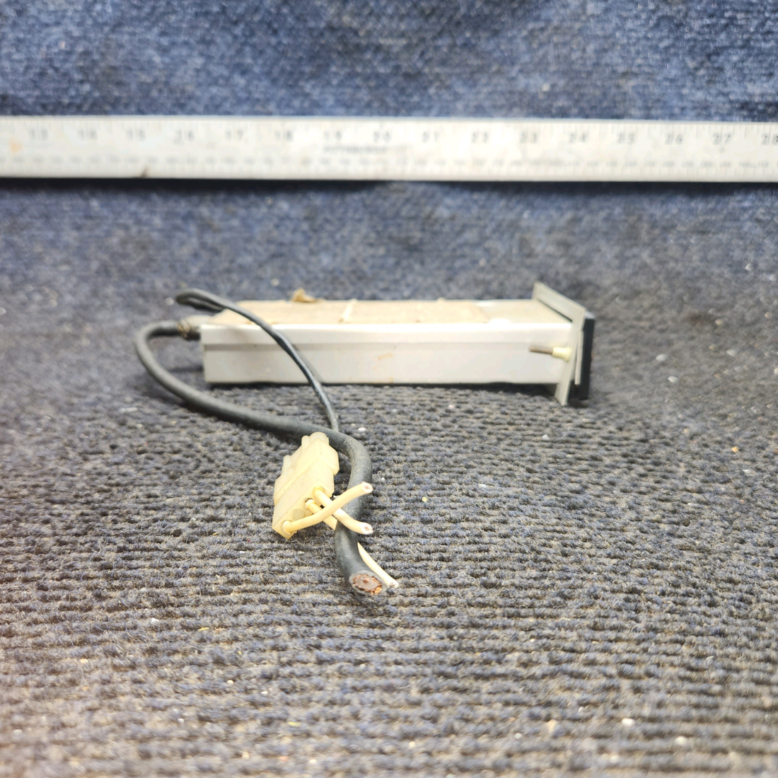 Used aircraft parts for sale, DELTA/303 Genave Piper PA-28-140 Marker Beacon Receiver
