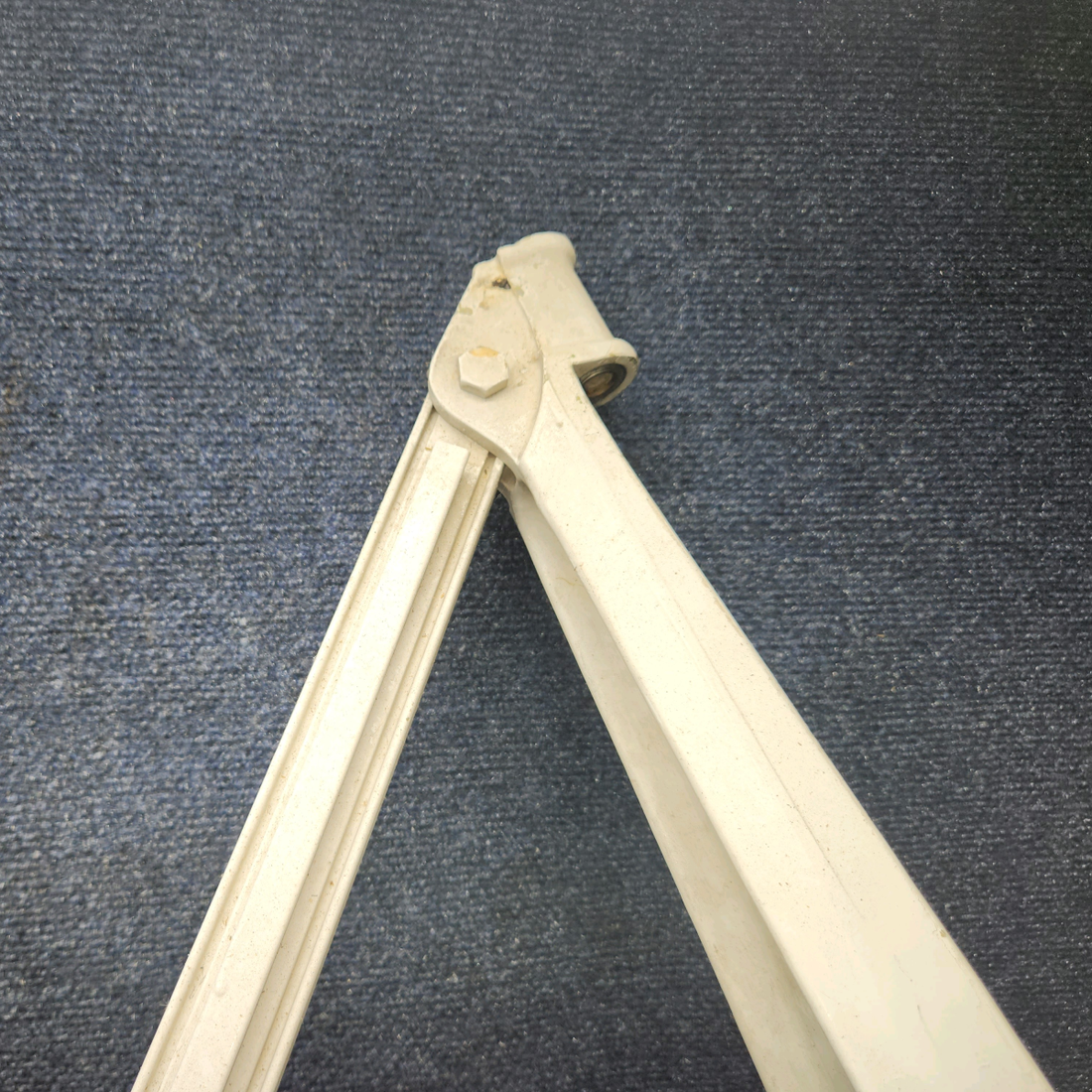 Used aircraft parts for sale, 95-810002-613 BEECHCRAFT 95-55B Gear Assy Main - LH