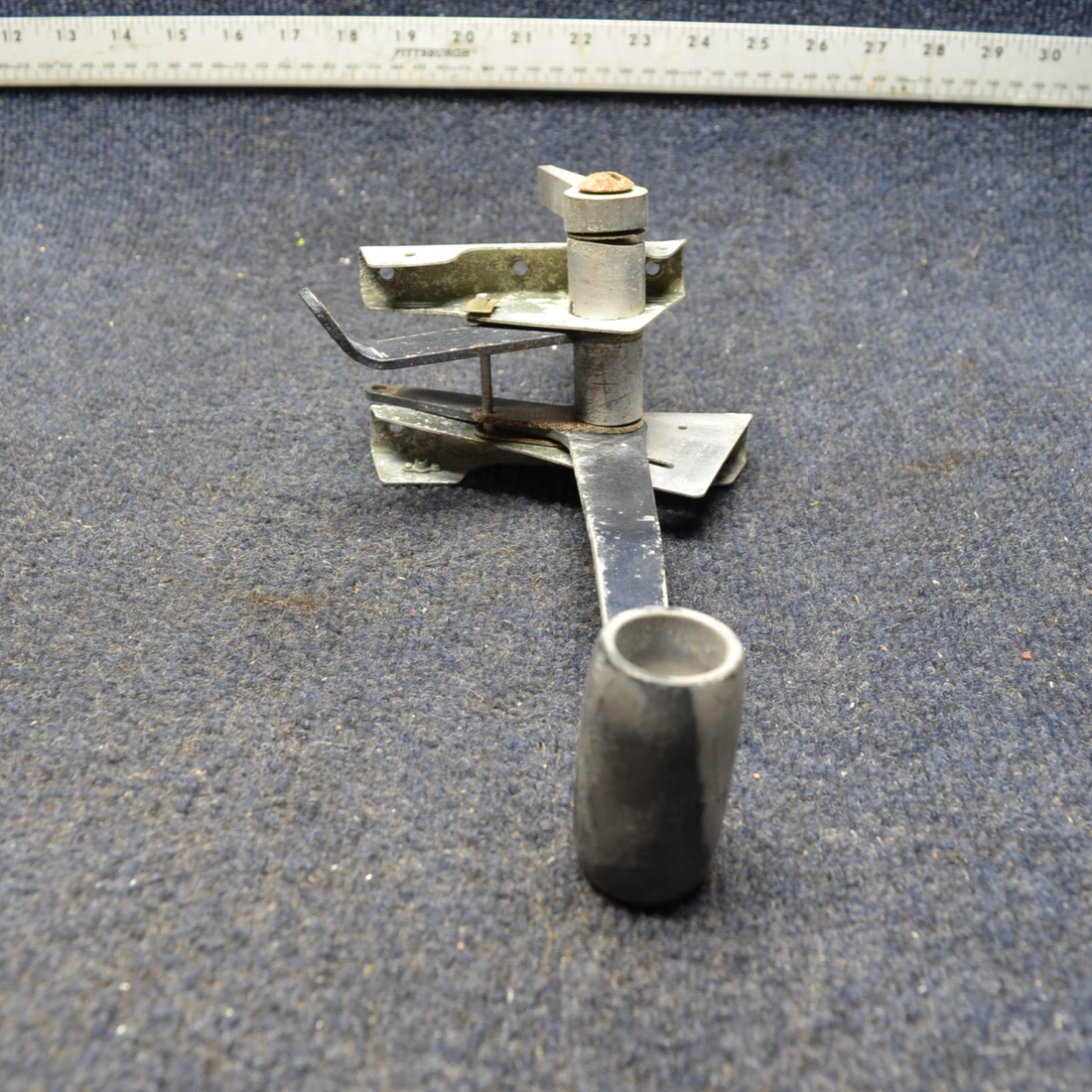 Used aircraft parts for sale, 65850-000 PIPER PA28-140 ENGINE CONTROL QUADRANT