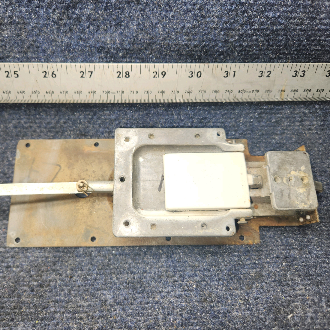 Used aircraft parts for sale, 0413387-3 Cessna C-150J Door Latch Assy LH