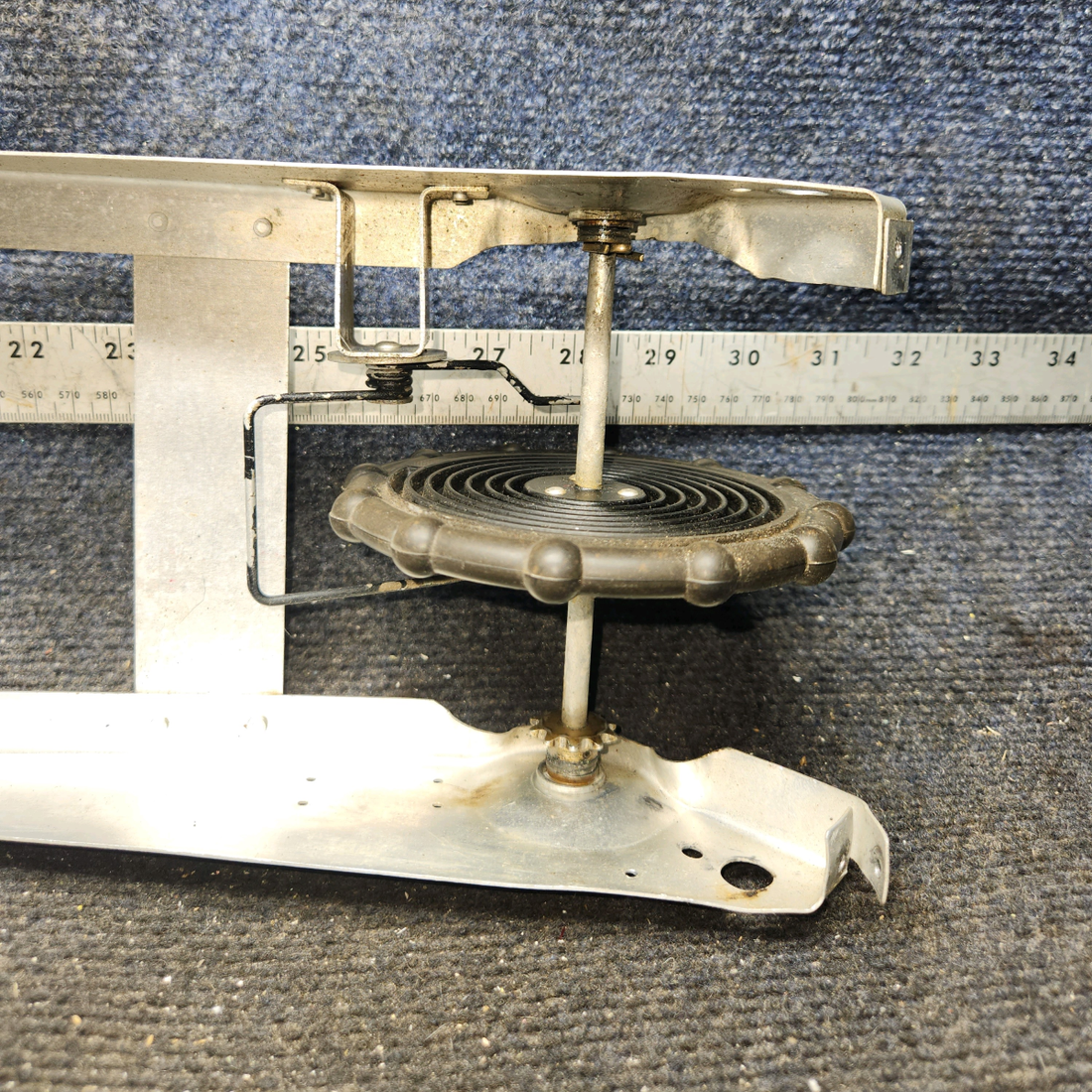 Used aircraft parts for sale, 0460112-1 cessna 150G Elevator Trim Wheel