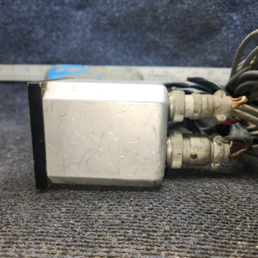 Used aircraft parts for sale, 1U022-08, 1U027-01 Bendix Piper PA-28-140 ADF Radio 201C w/ Tray, Indicator & Antenna (14/28V)