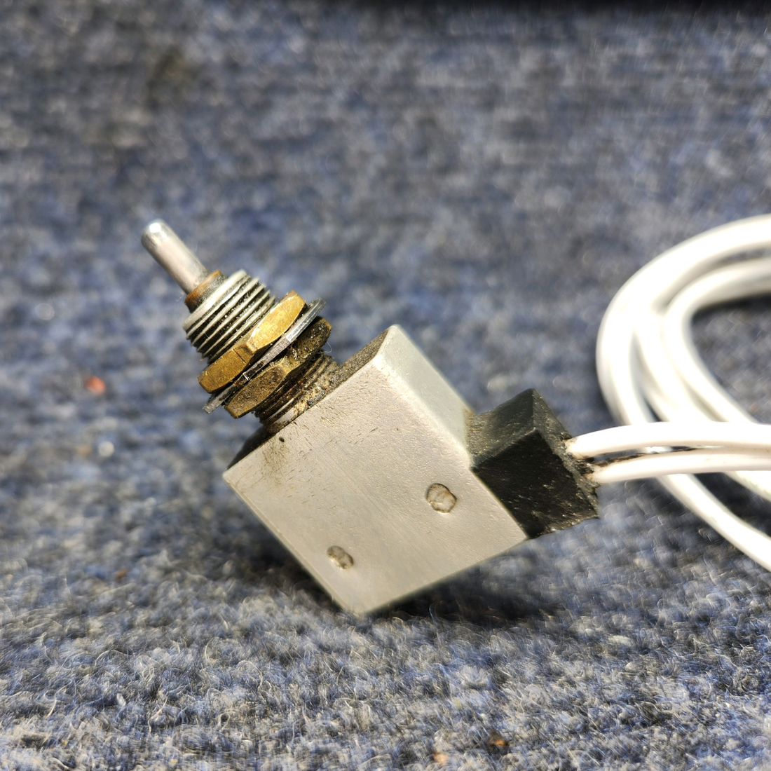 Used aircraft parts for sale, S1377-2 Cessna 172RG Nose Gear Squat Switch