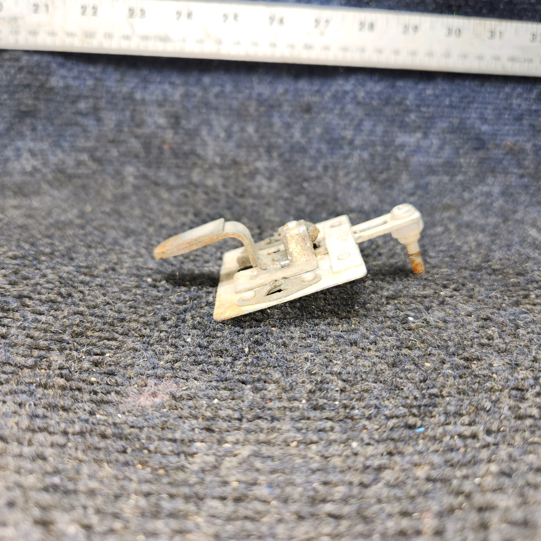 Used aircraft parts for sale, 0411590-1 Cessna 172 Cabin Door Thumb Latch Assy "No Nob"