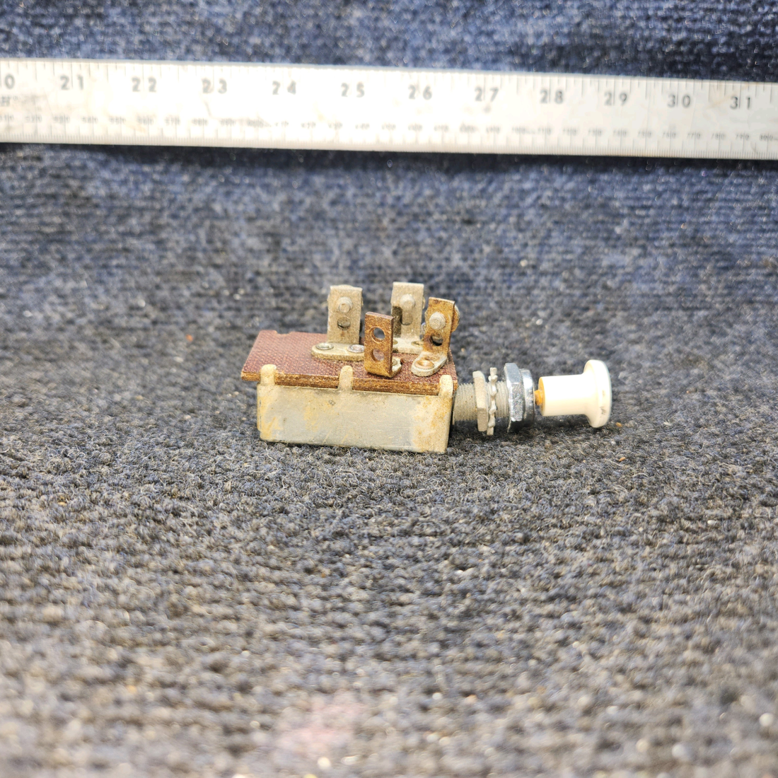 Used aircraft parts for sale, 0713035 Cessna 172 3-Position Landing/Taxi Light Pull Switch OFF/ON/ON