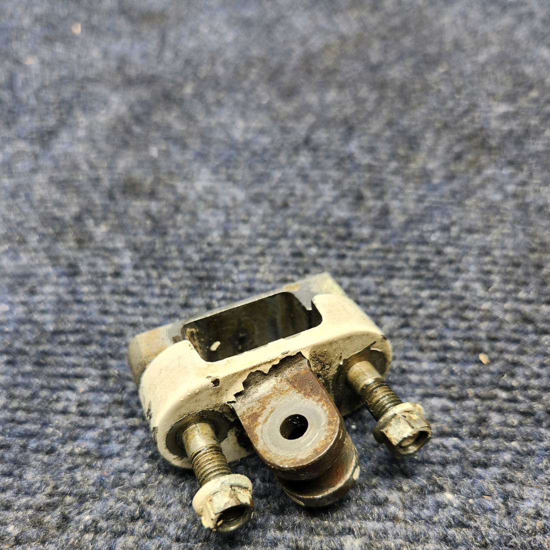 Used aircraft parts for sale, 2443021-1 CESSNA C172RG SHIMMY DAMPENER BRACKET
