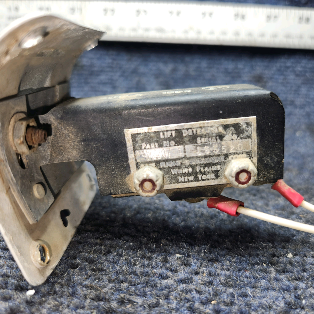 Used aircraft parts for sale, C-52207-4 Safe Flight Piper PA28-140 Safe Flight Lift Detector