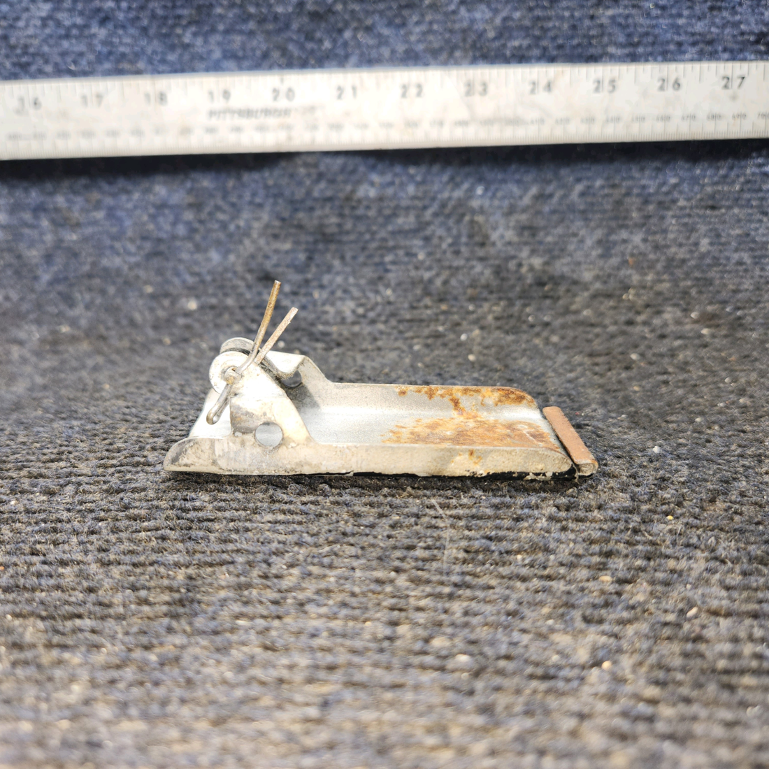 Used aircraft parts for sale, 0413389-1 cessna 150G Cabin Door Handle – LH or RH