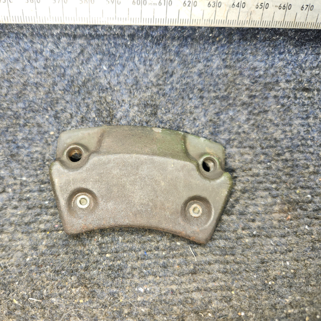 Used aircraft parts for sale, 074-01000, 073-01100 cessna 172N Backing Plate – 2 Rivets Set (0.202 in)