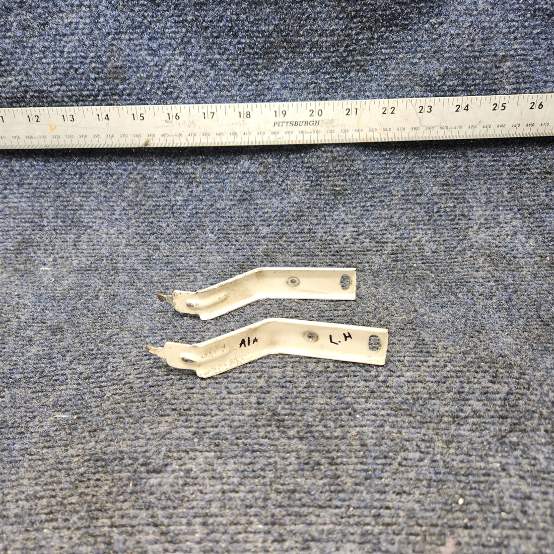 Used aircraft parts for sale, 0426209-3 CESSNA 172K CABIN DOOR CATCH "PRICE PER EACH"