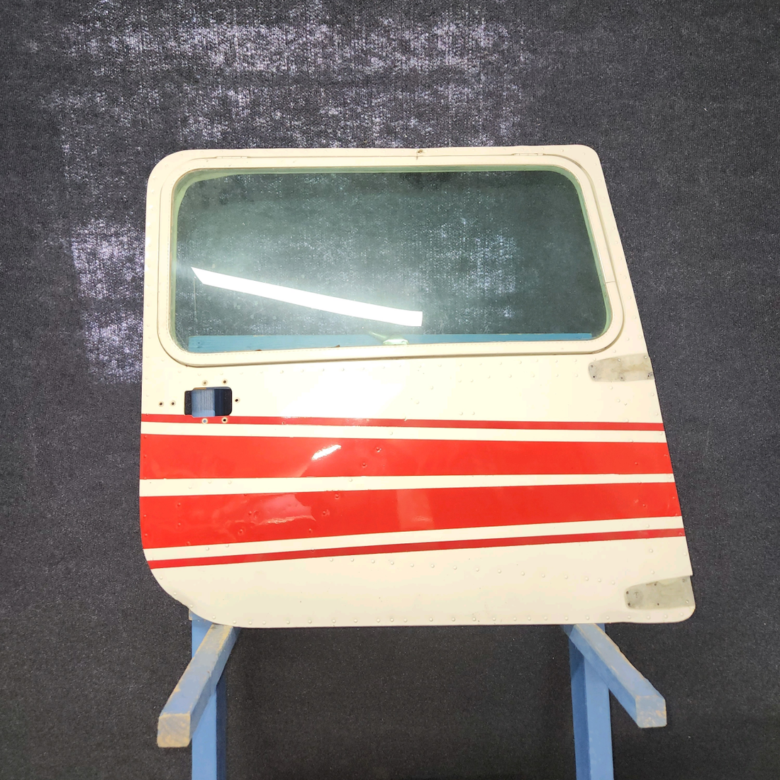 Used aircraft parts for sale, 0413033-2 cessna 150G Cabin Door – RH