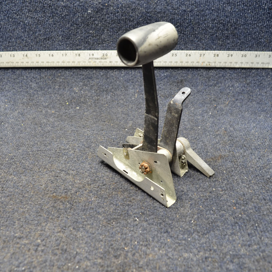 Used aircraft parts for sale, 65850-000 PIPER PA28-140 ENGINE CONTROL QUADRANT
