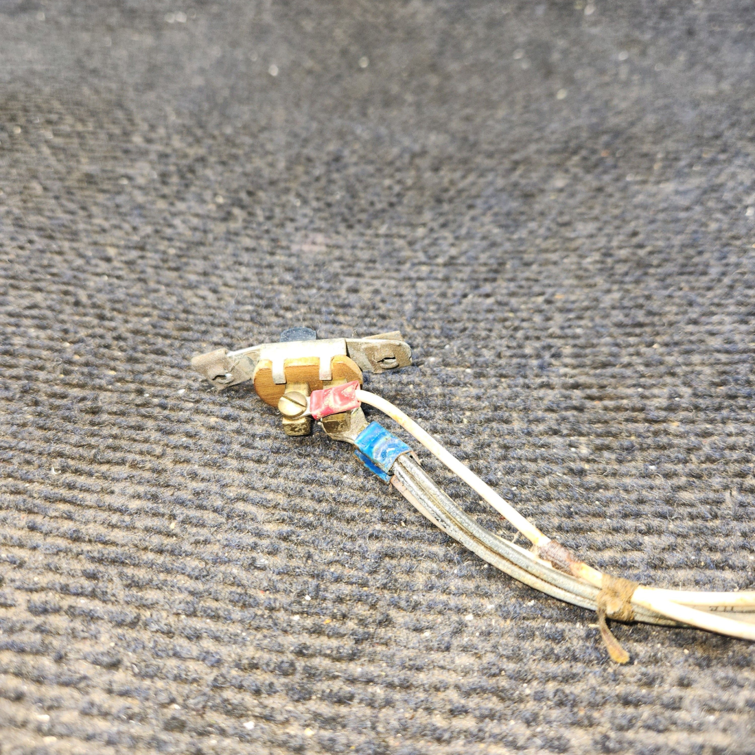 Used aircraft parts for sale, 0713029 Cessna 182G Map Light switch