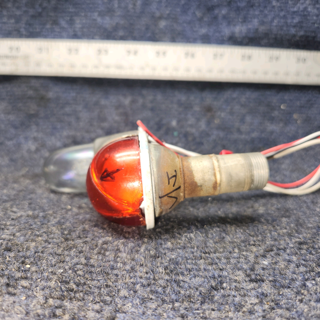 Used aircraft parts for sale, 472-896 Piper PA28-140 Navigation Light Assy W/ Strobe Red 14V. - Has a crack on lens